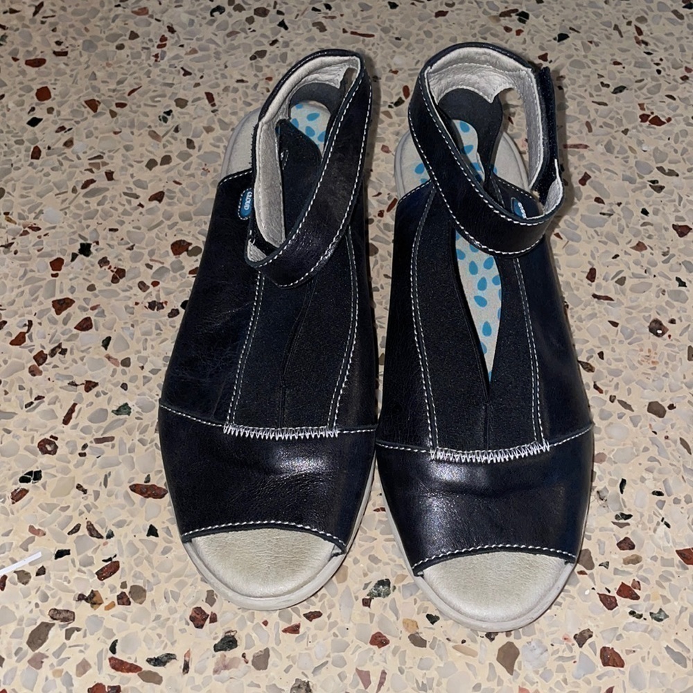 CLOUD Caliber Slingback Sandal with ankle straps